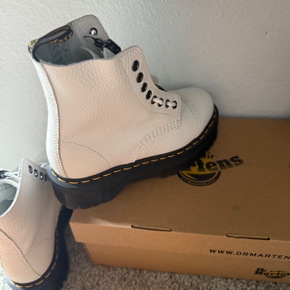 Dr. Marten's Sinclair Boots - Picture 4 of 6